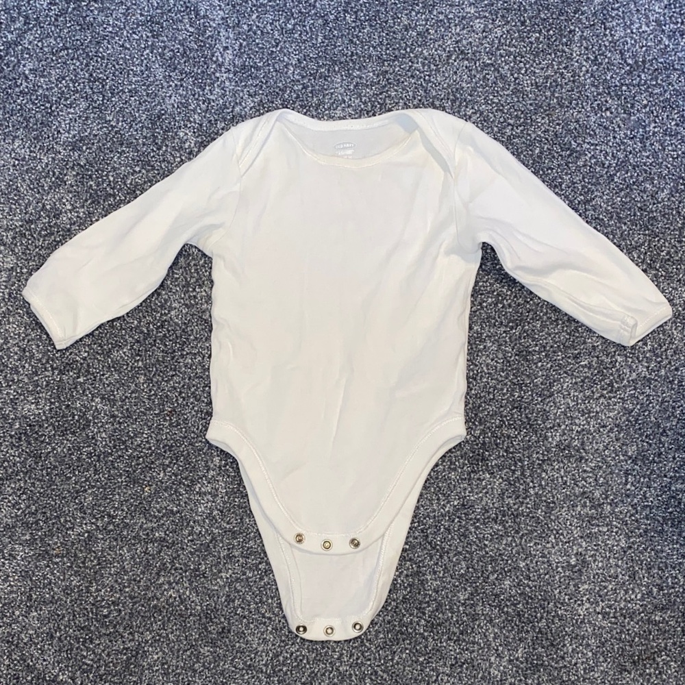 Old Navy White Long Sleeve Baby Bodysuit